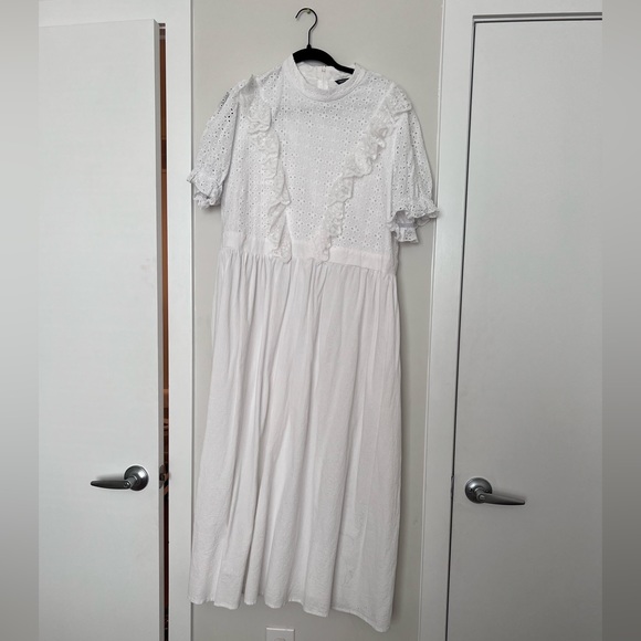 Plus size white maxi dress - Picture 4 of 5